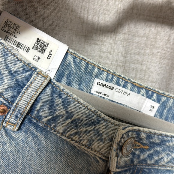 Garage Mom Jeans - Picture 3 of 4